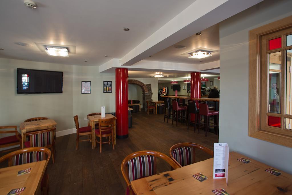 Cambrian Inn Tredegar Bagian luar foto